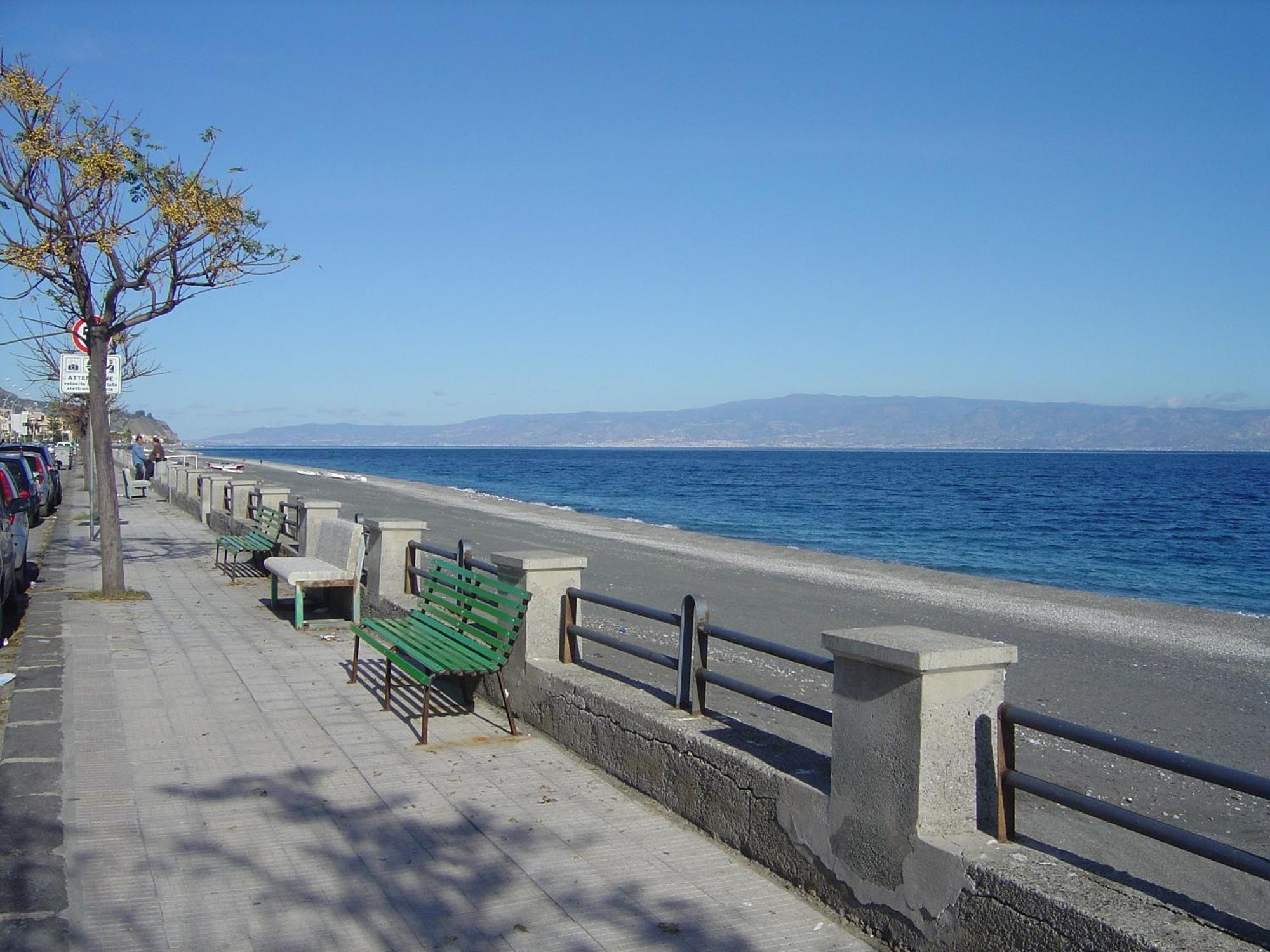 Mirone Apartment Fronte Mare Beachfront House Roccalumera Exterior foto