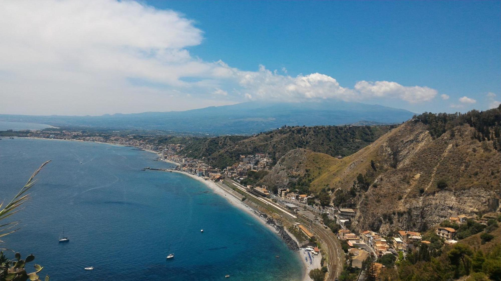 Mirone Apartment Fronte Mare Beachfront House Roccalumera Exterior foto